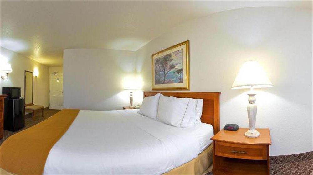 Holiday Inn Express Hotel & Suites Ames By Ihg Ngoại thất bức ảnh