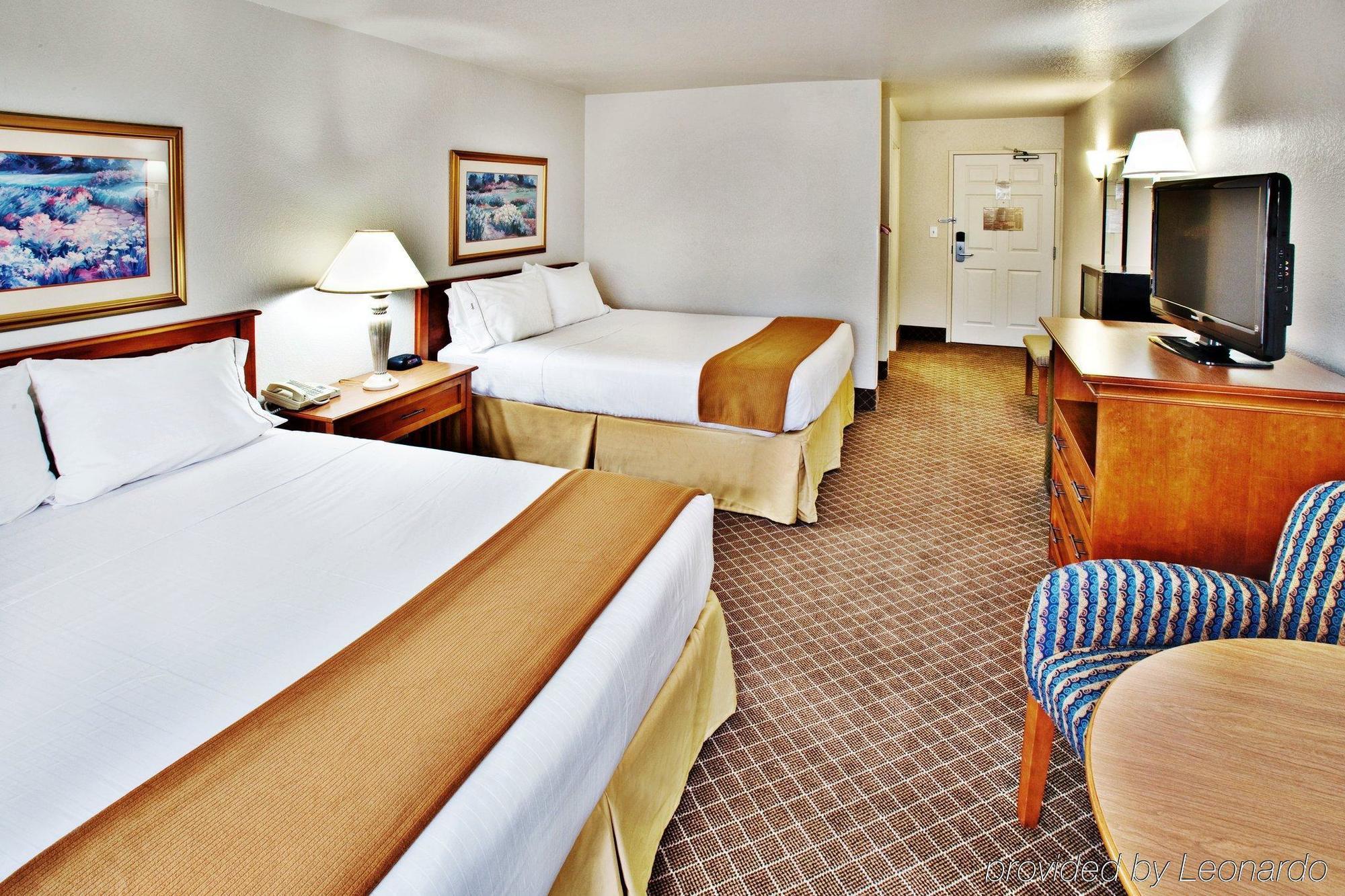 Holiday Inn Express Hotel & Suites Ames By Ihg Ngoại thất bức ảnh